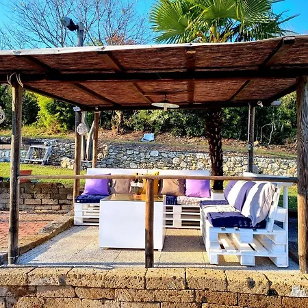 Brojo Hill לינה וארוחת בוקר *
