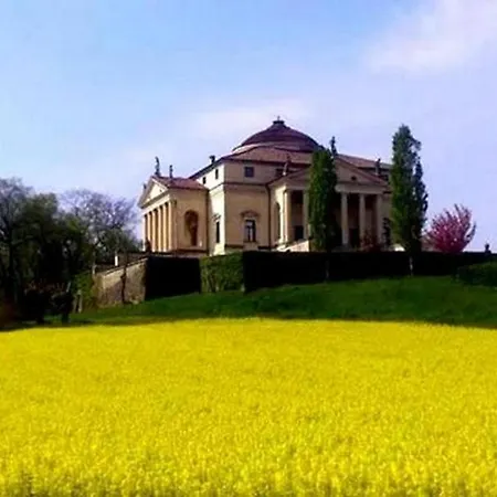 לינה וארוחת בוקר Brojo Hill Longare