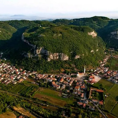 Brojo Hill Oda ve Kahvaltı