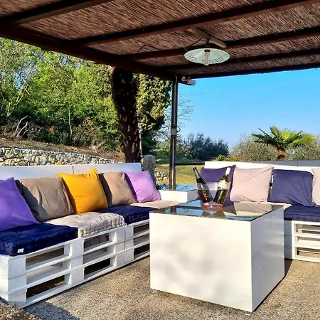 Brojo Hill Bed and Breakfast Longare